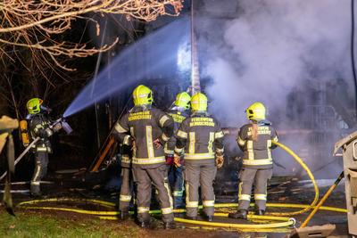 Brand bei Einkaufsmarkt ausgebrochen ? Zahlreiche Feuerwehren im Einsatz-stock-foto