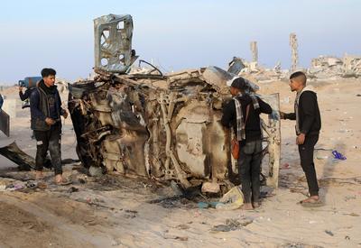 Despite a ceasefire agreement that halted a 15-month Israeli war on the enclave.According to witnesses, an Israeli drone fired two missiles near a car-stock-foto