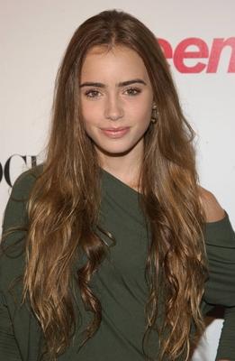 Bildnummer: 51440261  Datum: 20.09.2006  Copyright: imago/PicturePerfectLily Collins (Tochter von Phil Collins) anl?sslich der - Teen Vogue Young Hollywood Issue Party - in Hollywood, Personen , optimistisch; 2006, Los Angeles, LA, L.A., Hollywood, Lilly, l?chelt, Parties, Pressetermin; , hoch, Kbdig, Portr?t, Vereinigte Staaten von Amerika, Randbild, People-stock-photo