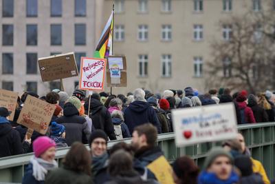 Aufstand der Anstaendigen – Demo fuer die Brandmauer-stock-foto