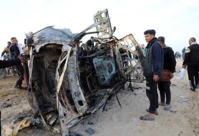 Despite a ceasefire agreement that halted a 15-month Israeli war on the enclave.According to witnesses, an Israeli drone fired two missiles near a car-stock-foto