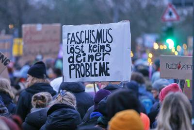 Berlin, Deutschland, 02.02.2025: Reichtagswiese: Demo unter dem Motto Aufstand der Anst?ndigen - Wir sind die Brandmauer-stock-foto