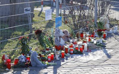 Sechsj?hriger stirbt an Unfallstelle-stock-foto
