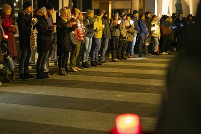 02.02.2025, Lichterkette gegen Rechtsruck, N?rnberg: Um gegen die Entscheidung von Friedrich Merz, mit der AfD zu stimme-stock-photo