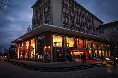 Premiere vonKEINER HAT GESAGT, DASS DU AUSZIEHEN SOLLST-stock-foto
