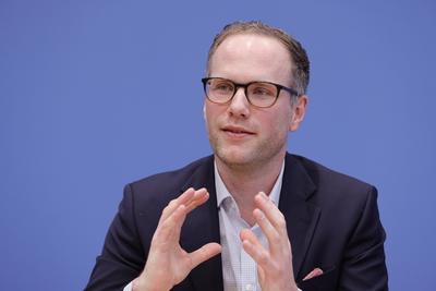 Philipp Denker, Direktor bei der PD - Berater der ?ffentlichen Hand GmbH, Deutschland, Berlin, Bundespressekonferenz, Th-stock-foto