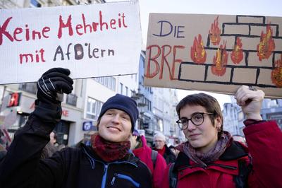 Demonstration in Bonn gegen Rechts und Rassismus  |Demonstration in Bonn against right-wing politics and racism|-stock-foto