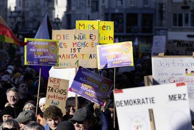 Demonstration in Bonn gegen Rechts und Rassismus  |Demonstration in Bonn against right-wing politics and racism|-stock-foto