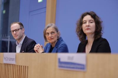 Philipp Denker, Direktor bei der PD - Berater der ?ffentlichen Hand GmbH, Dorothea St?rr-Ritter, Mitglied des NKR, Prof.-stock-foto