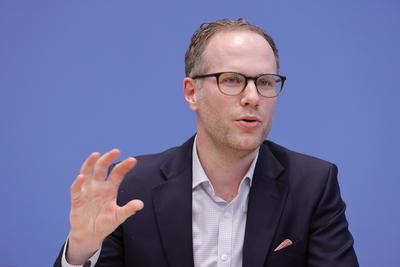 Philipp Denker, Direktor bei der PD - Berater der ?ffentlichen Hand GmbH, Deutschland, Berlin, Bundespressekonferenz, Th-stock-foto