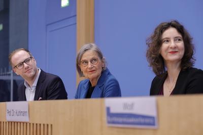 Philipp Denker, Direktor bei der PD - Berater der ?ffentlichen Hand GmbH, Dorothea St?rr-Ritter, Mitglied des NKR, Prof.-stock-foto