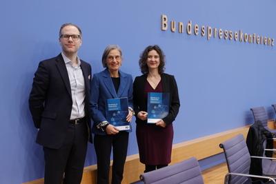 Philipp Denker, Direktor bei der PD - Berater der ?ffentlichen Hand GmbH, Dorothea St?rr-Ritter, Mitglied des NKR, Prof.-stock-foto