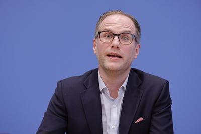 Philipp Denker, Direktor bei der PD - Berater der ?ffentlichen Hand GmbH, Deutschland, Berlin, Bundespressekonferenz, Th-stock-foto