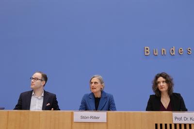 Philipp Denker, Direktor bei der PD - Berater der ?ffentlichen Hand GmbH, Dorothea St?rr-Ritter, Mitglied des NKR, Prof.-stock-foto