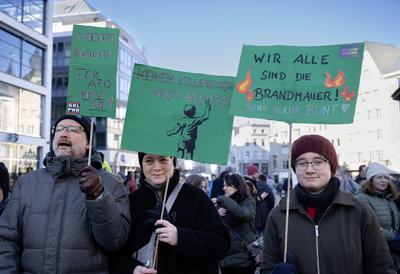 Demonstration in Bonn gegen Rechts und Rassismus  |Demonstration in Bonn against right-wing politics and racism|-stock-foto