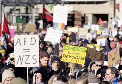 Demonstration in Bonn gegen Rechts und Rassismus  |Demonstration in Bonn against right-wing politics and racism|-stock-foto