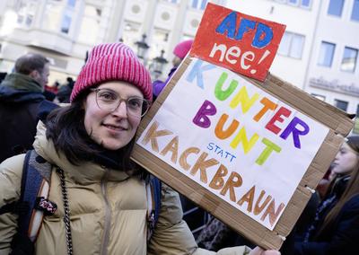 Demonstration in Bonn gegen Rechts und Rassismus  |Demonstration in Bonn against right-wing politics and racism|-stock-foto
