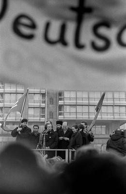 SPD-Ost DDR, Berlin, 14.01.1990, 1. Kundgebung der neugegründeten SPD-Ost auf dem Alexanderplatz: Walter Momper, Thomas-stock-foto
