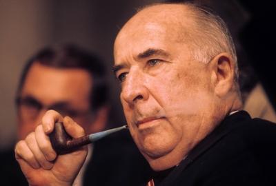 Bildnummer: 55135431  Datum: 21.02.1975  Copyright: imago/Sven SimonAnh?rung zur Watergate-Aff?re in Washington D.C. : John N. Mitchell (USA)  012 People Politik kbdia xkg  1975 quer Portr?t Pfeife rauchen RaucherBildnummer 55135431 Date 21 02 1975 Copyright Imago Sven Simon Hearing to Watergate Affair in Washington D C John n Mitchell USA  Celebrities politics Kbdia xkg 1975 horizontal Portrait Pipe smoking Smokers-stock-foto