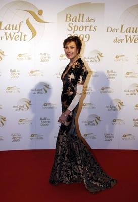 Bildnummer: 52894587  Datum: 07.02.2009  Copyright: imago/Rene SchulzModeratorin Antje-Katrin K?hnemann w?hrend des 39. Balls des Sports in Wiesbaden, Personen , optimistisch; 2009, Wiesbaden, Ball, Galas, Pressetermin, TV; , hoch, Kbdig, Einzelbild, Freisteller, Randbild, PeopleBildnummer 52894587 Date 07 02 2009 Copyright Imago Ren? Schulz Presenter Antje Katrin Kuehne man during the 39 Balls the Sports in Wiesbaden People optimistic 2009 Wiesbaden Ball Gala Press call TV vertical Kbdig Single cut out Edge image Celebrities-stock-foto