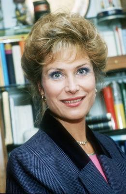 Bildnummer: 56697971  Datum: 01.08.1988  Copyright: imago/teutopressDr. Antje Katrin K?hnemann (?rztin, TV-Moderatorin, Autorin) 08/88 hof Dr. Antje-Katrin K?hnemann im August 1988 Deutschland deutsch Deutsche Frau TV Fernsehen Moderation Medizin Medizinerin german host presenter doctor medic hoch Portrait l?chelnd exklusiv privat Homestory People Shooting x0x xkg 1988 hoch  56697971 Date 01 08 1988 Copyright Imago teutopress Dr Antje Katrin Kuehne man Doctor TV Presenter Author 08 88 Yard Dr Antje Katrin Kuehne man in August 1988 Germany German German Woman TV Television Moderation Medicine Medicine woman German Host Presenter Doctor Medic vertical Portrait smiling exclusive private Home story Celebrities Shooting x0x xkg 1988 vertical-stock-foto