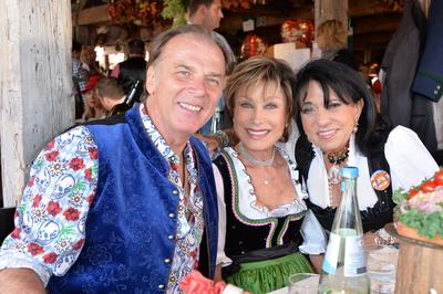 Pool Position Stammtisch - Muenchen Wolfgang Fierek,Antje-Katrin Kuehnemann und Regine Sixt beim Pool Position Wiesn-Sta-stock-foto