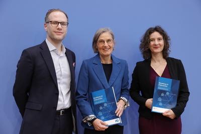 Philipp Denker, Direktor bei der PD - Berater der ?ffentlichen Hand GmbH, Dorothea St?rr-Ritter, Mitglied des NKR, Prof.-stock-foto