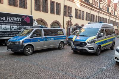 Leipzig - Linke Aktivisten blockieren CDU-B?ro in M?dlerpassage: Polizei und Ordnungsamt vor Ort-stock-foto
