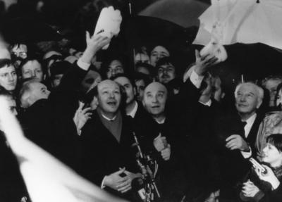 Berlins regierender Buergermeister Walter Momper der FDP Vorsitzende Otto Graf Lammbsdorf und Walte-stock-foto
