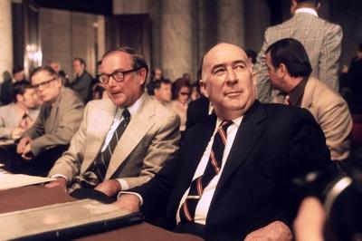 Bildnummer: 55135445  Datum: 21.02.1975  Copyright: imago/Sven SimonAnh?rung zur Watergate-Aff?re in Washington D.C. : John N. Mitchell (re., USA)  012 People Politik kbdia xkg  1975 querBildnummer 55135445 Date 21 02 1975 Copyright Imago Sven Simon Hearing to Watergate Affair in Washington D C John n Mitchell right USA  Celebrities politics Kbdia xkg 1975 horizontal-stock-foto
