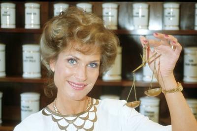 Dr. Antje Katrin K?hnemann (?rztin, TV-Moderatorin, Autorin) 08/88 hof Dr. Antje-Katrin K?hnemann im August 1988 Deutsc-stock-foto