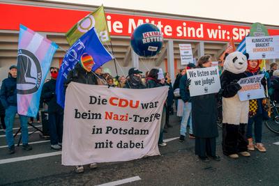 Proteste vor CDU-Parteitag in Berlin-stock-foto