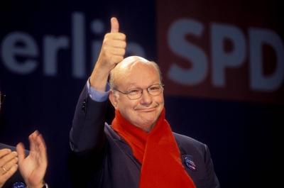 Walter Momper (GER/SPD-Spitzenkandidat f?r das Amt des Berliner B?rgermeisters) anl?sslich einer Wahlkampfveranstaltung-stock-foto