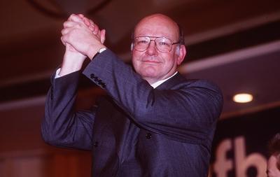 Walter Momper (SPD-Politiker) 01/99 te Mann Politik SPD Halbglatze seri?s Brille Anzug Jackett Hemd Krawatte dunkelhaar-stock-foto
