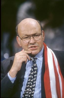 Walter Momper 09/93 mat Mann Politik SPD Halbglatze seri?s Brille hoch Portrait Hand ernst sprechend-stock-foto