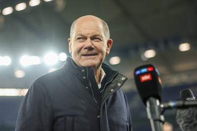 Bundeskanzler Olaf Scholz besucht die Veltins Arena-stock-photo