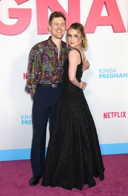 Netflix's Kinda Pregnant Premiere-stock-foto