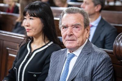 Feierlichkeiten zum Tag der Deutschen Einheit 2023 ? ?kumenischer Gottesdienst in der Hauptkirche St. Michaeles ? Michel ? Gerhard Schr?der mit Ehefrau So-yeon Schr?der-Kim-stock-foto