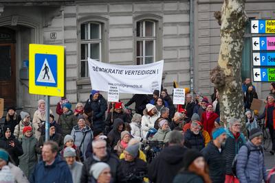 ?sterreich; Demonstration f?r Demokratie und Menschenrechte / Demonstration gegen Rechts / Demonstration gegen FP? Regie-stock-foto