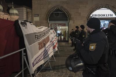 03.02.2025, Demonstrationen, N?rnberg: Am Abend demonstrierten erneut ca. 700-800 Personen aus dem linken Spektrum gegen-stock-photo