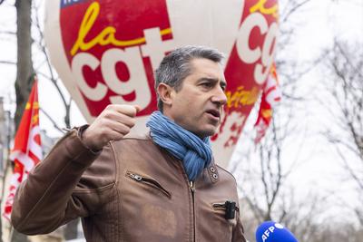 Renault Workers Hold Protest Against Lay-Offs-stock-foto