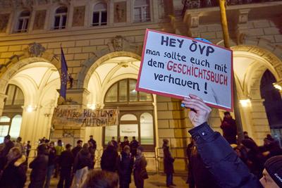 25 Jahre Donnerstagsdemo-stock-photo