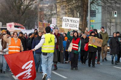 ?sterreich; Demonstration f?r Demokratie und Menschenrechte / Demonstration gegen Rechts / Demonstration gegen FP? Regie-stock-foto