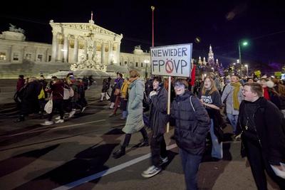 25 Jahre Donnerstagsdemo-stock-photo