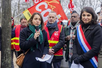 Renault Workers Hold Protest Against Lay-Offs-stock-foto