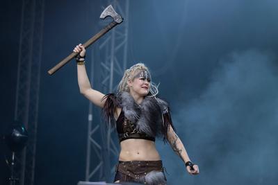 M era Luna 2022: Emotionales Wiedersehen der internationalen Schwarzen Szene Rund 25.000 Musikfans haben Hildesheim ern-stock-foto