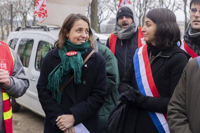 Renault Workers Hold Protest Against Lay-Offs-stock-foto