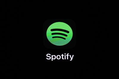 Die Applikation-App des Schwedischen Audio-Streaming- und Mediendienstanbieters Spotify ist auf dem Display eines iPhone-stock-foto