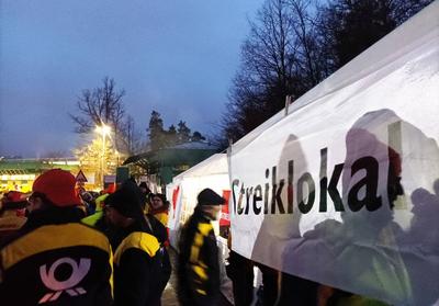 Die Postboten der Deutsche Post streiken in ganz Deutschland. Heuete Freitag und Samstag belibt ganz Deutschland ohne Br-stock-foto
