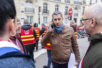 Renault Workers Hold Protest Against Lay-Offs-stock-foto